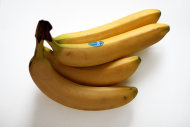澳洲的「超級香蕉」外觀與一般香蕉無異，但內部果肉呈橘紅色。(Photo by 24oranges.nl on Flickr – used under Creative Commons license)