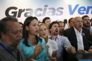 Lilian Tintori (C), wife of jailed Venezuelan opposition leader Leopoldo Lopez sings Venezuela's national anthem next to Jesus Torrealba (R), secretary of the Venezuelan coalition of opposition parties (MUD) and deputy candidates of the MUD during a news conference in Caracas December 7, 2015. REUTERS/Carlos Garcia Rawlins