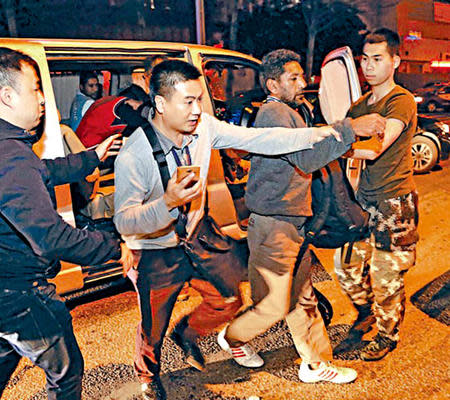 內地公安在行動中拘捕一批南亞「人蛇」。