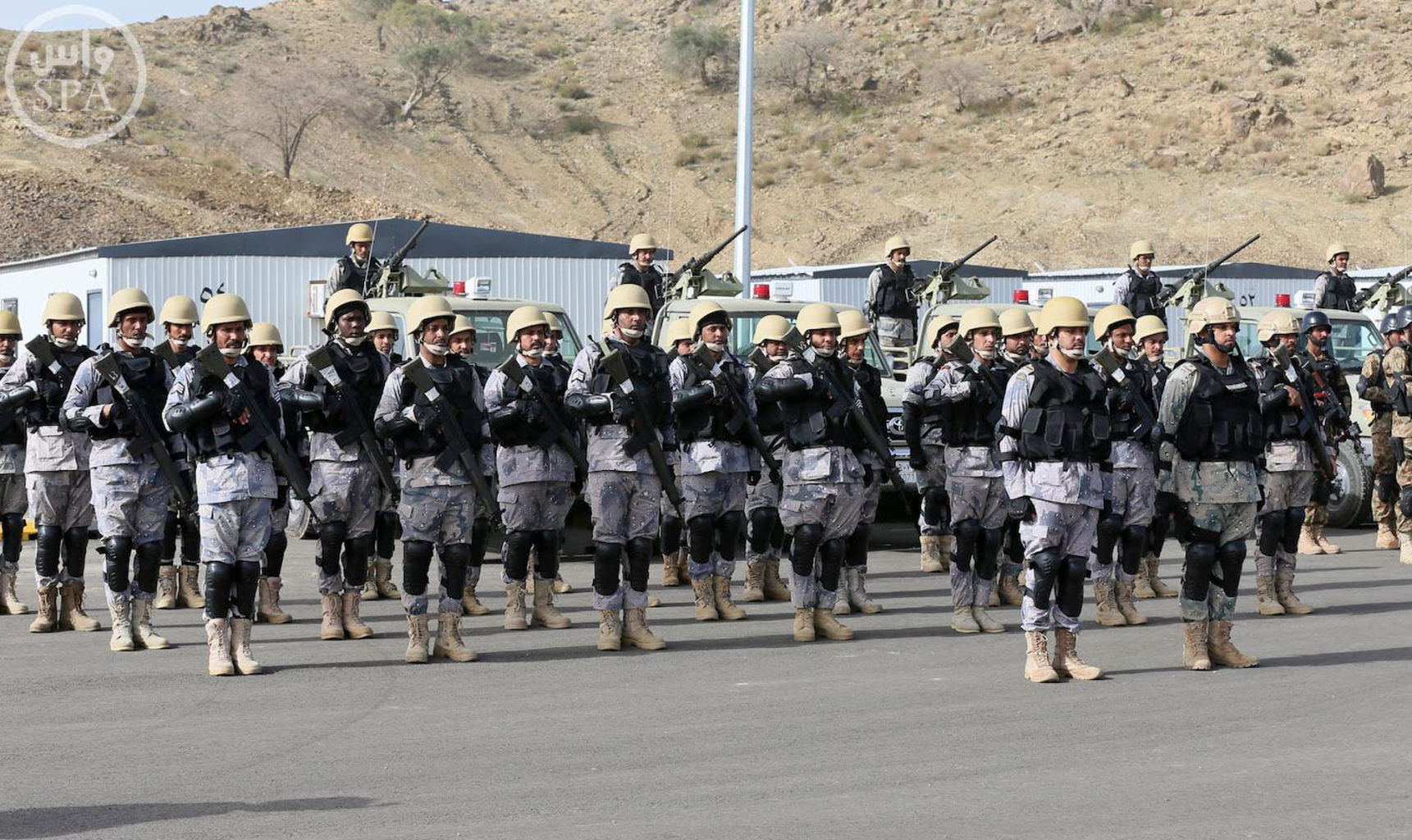 بدأ تدريبات عسكريه سعوديه-باكستانيه قرب الحدود مع اليمن  C519c1af55b63e0e720f6a706700cf97