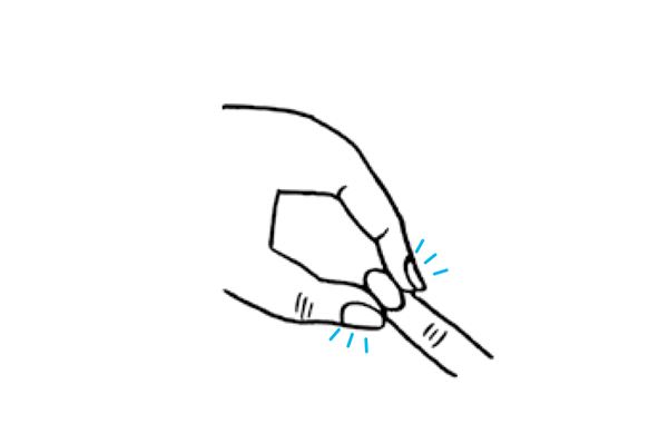 按摩時只需用拇指和食指，搓揉按壓每根手指指甲邊緣的兩個角落即可。（圖片／健行文化提供）