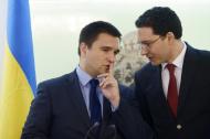 Em Sofia, o chefe da diplomacia ucraniana, Pavlo Klimkine, fala com seu homólogo búlgaro, Daniel Mitov, em 16 de fevereiro de 2015