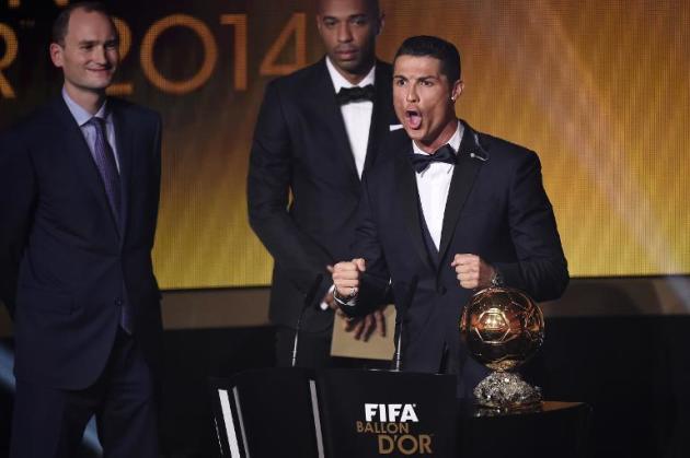 El astro portugués de Real Madrid celebra el 12 de enero de 2015 en Zurich la obtención del Balón de Oro 2014