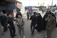 Soldados iraquíes vigilan durante el festival de la Ashura en la ciudad santa chií de Kerbala, en el sur de Irak, hoy, lunes 3 de noviembre de 2014. EFE