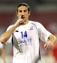 伊朗足球選手帖莫里安，成為當地第一位擔任國家足球隊的基督徒隊長。（photo by Doha Stadium Plus Qataron flickr- used under Creative Commons license）