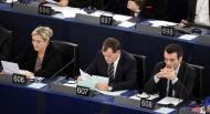 Les députés européens du FN, Marine Le Pen, Louis Alliot et Florian Philippot, siègent au Parlement européen de Strasbourg, le 16 décembre 2014