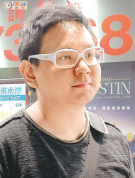 劉先生（工程師）：「我覺香港樓市仲會繼續升，唔係中上家庭根本唔會買到樓。」