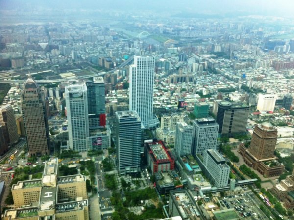信義計畫區高樓林立，是台北市核心蛋黃區。
