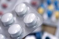 Pesquisadores de Leeds (Inglaterra) alertaram para a possibilidade de médicos subestimarem os riscos a que estão expostos seus pacientes com o uso prolongado do paracetamol, o mais popular entre os analgésicos