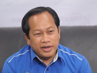 Deputy Trade minister Datuk Ahmad Maslan (pictured) said MITI would investigate whether its secretary-general had insulted the Cabinet as alleged by a Facebook post. — File pic