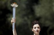 Greek actress Katerina Lehou, playing the role of High Priestess, holds an Olympic torch during the dress rehearsal for the Olympic flame lighting ceremony for the Rio 2016 Olympic Games at the site of ancient Olympia in Greece, April 20, 2016. REUTERS/Yannis Behrakis