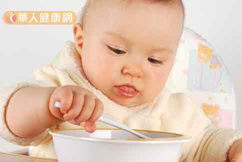 寶寶1歲以後，需要轉成配方奶，建議可以挑選胺基酸組成比較適合寶寶的蛋白質配方。