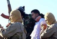 Image distribuée par le groupe Etat islamique aux sites islamistes montrant le pilote jordanien que l'EI a capturé en Syrie le 24 décembre 2014