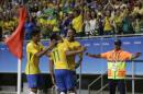 El jugador de Brasil, Neymar, derecha, festgeja con su compañero Gabriel Jesus (11) tras un gol contra Dinamarca en el fútbol de los Juegos Olímpicos el miércoles, 10 de agosto de 2016, en Salvador, Brasil.(AP Photo/Leo Correa)