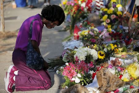 Charleston mourns, begins healing after church massacre - Yahoo.