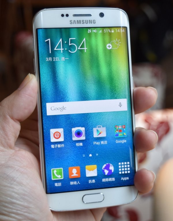 三星Galaxy S6 Edge雙曲面螢幕手機搶先玩！