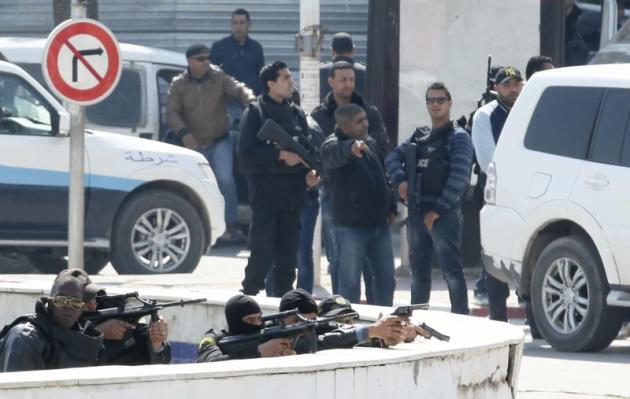 L'attaque au musée national du Bardo à Tunis a fait au moins 19 morts, dont 17 touristes étrangers, selon le Premier ministre tunisien Habib Essid. /Photo prise le 18 mars 2015/REUTERS/Zoubeir Souissi