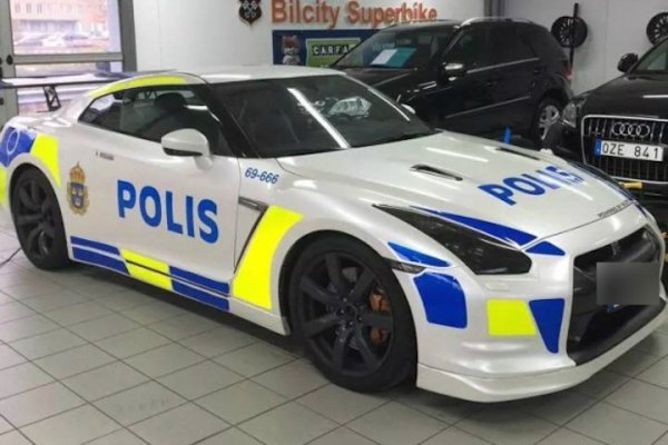 Nissan gtr police car #6