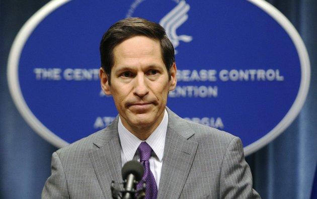 Centers for Disease Control and Prevention (CDC) Director Dr. Thomas Frieden speaks at the CDC headquarters in Atlanta, Georgia in this September 30, 2014 file photo. A health worker in Texas at the hospital where the first person diagnosed with Ebola in the United States died last week has tested positive for the deadly virus in a preliminary test, the state's health department said on October 12, 2014. REUTERS/Tami Chappell/Files (UNITED STATES - Tags: HEALTH)