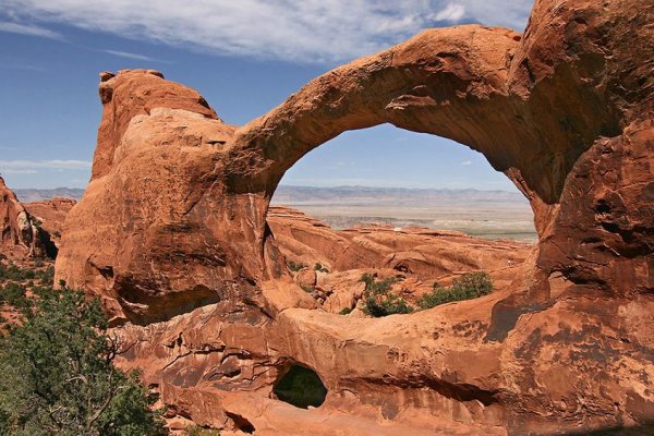 位於猶他州的拱門國家公園。（圖片來源：Flicka／https://commons.wikimedia.org/wiki/File:Double-O-Arch_Arches_National_Park_2.jpg）