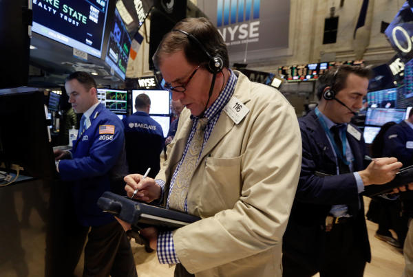 Stocks fade late as oil dips, Fed gives investors pause