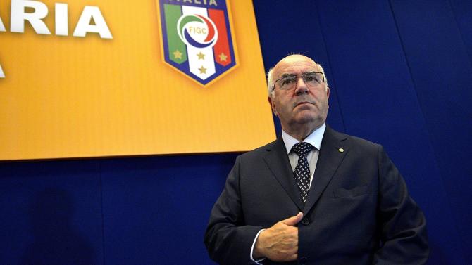 Calcio - La Figc spende 100 mila euro per il libro di Tavecchio