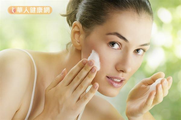 基礎保養的第一步，就從「把臉洗乾淨」開始，毛細孔沒了髒污和油垢，才能促進後續保養品的吸收。