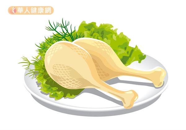 食用雞胸肉、雞腿時，除了請店家幫忙去骨外，最好能連雞皮一同去除，也有助於降低熱量的攝取。