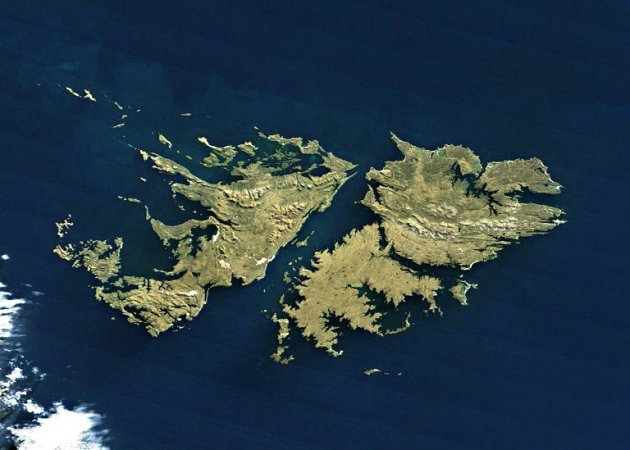 Las islas Malvinas o Falklands en el Atlántico sur en una imagen de la Nasa de 2005
