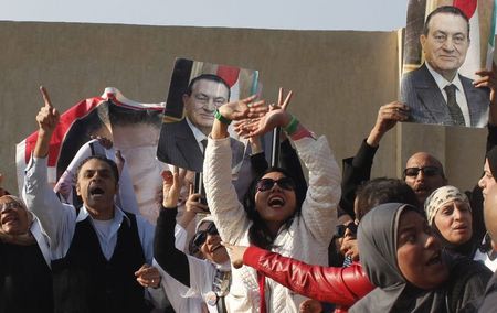 محكمة مصرية تقضي بعدم جواز نظر دعوى ضد مبارك في قضية قتل المتظاهرين 2014-11-29T091836Z_1007050001_LYNXNPEAAS023_RTROPTP_2_OEGTP-EGY-AH1