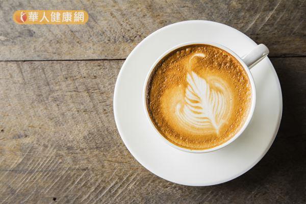 適度喝咖啡有助增加活力，但每天最好別攝取超過300毫克的咖啡因，適量飲用比較健康。