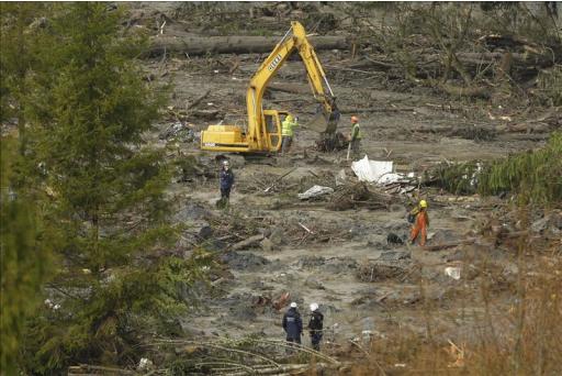 Rescatistas participan en la búsqueda de víctimas el 27 de marzo de 2014 en el sitio del deslizamiento ocurrido fuera de la Autopista 530 cerca a Oso, Washington (EE.UU.). EFE