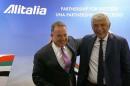 Il Ceo di Etihad James Hogan abbraccia l'Ad di Alitalia Gabriele Del Torchio arrivando alla presentazione dell'accordo tra le due compagnie aeree.