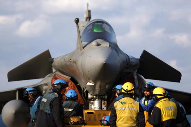 French carrier joins fight as US reviews anti-IS effort - Yahoo.