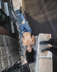 日本攝影師Mar Shirasuna過去3年以美國紐約天際線為背景，請來火辣女模擺出性感姿勢，將這一系列衝突又危險性的攝影作品，命名為「Beauty and NYC」，照片上傳至《Instagram》，立刻吸引8萬多名粉絲追蹤。