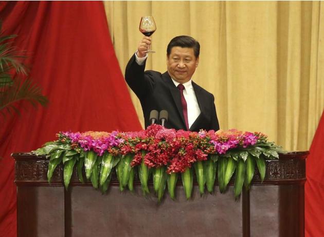 HHY09 PEKÍN (CHINA) 30/09/2014.- El presidente chino, Xi Jinping, brinda durante el banquete del Día de la recepción hoy, martes 30 de septiembre de 2014, un día antes del Día de China en Pekín (China