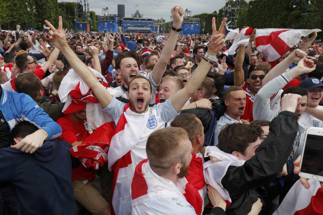 England fans react as they watch a EURO 2016 match in Paris