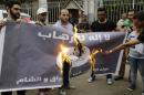 Des musulmans brûlent le drapeau de l'Etat islamique sur les réseaux sociaux
