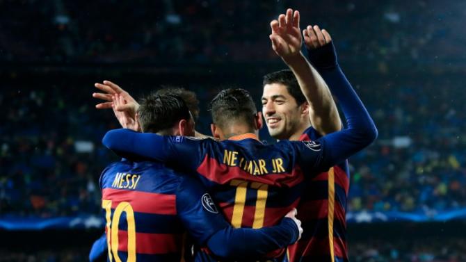 Os jogadores do Barcelona Lionel Messi, Neymar e Luis SuÃ¡rez comemoram gol durante partida contra o Arsenal, em Barcelona, no dia 16 de marÃ§o de 2016