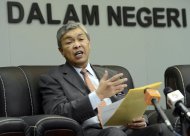 Datuk Seri Ahmad Zahid Hamidi said it is only fair that the same treatment is given to all BN leaders regardless of race if they were found spouting racist statements. ― Bernama pic