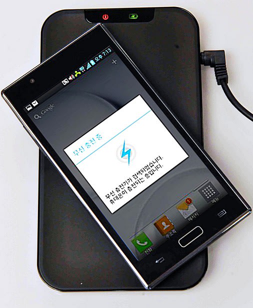 ▲隨時注意手機的蓄電量，並適時更換新電池，亦是減少手機過熱風險的方法之一。