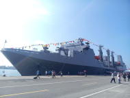 台灣最大的軍艦磐石號油彈補給艦，因為設計變更問題引發立委疑慮。(photo by Wikipedia )