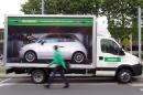Le numéro un européen de la location de voitures, Europcar, a évalué à environ 854,8 millions d'euros l'offre pour son entrée en Bourse, qui le valoriserait au total jusqu'à deux milliards d'euros