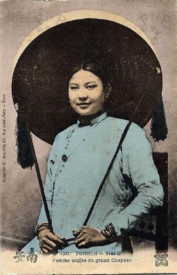 Cô Phượng Hàng Ngang (Vương Thị Phượng).