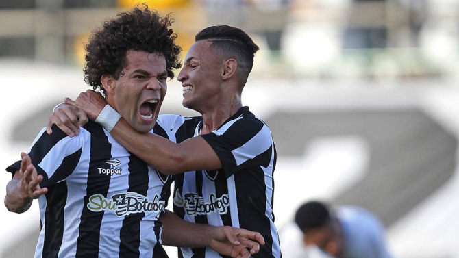 Botafogo 2 x 1 Grêmio: Com golaço de bicicleta, Fogão vence em casa e se distancia do Z-4