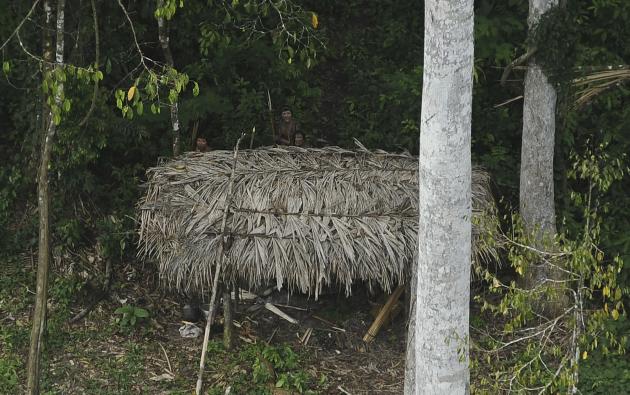 Fotografían a una tribu desconocida del Amazonas 2014-03-28T164258Z_1525363784_GM1EA3T00JG01_RTRMADP_3_BRAZIL