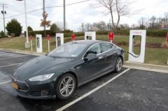 2013 Tesla Model S at Supercharger station on NY-to-FL road trip [photo: David Noland]
