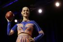Katy Perry, en pleine promo du Superbowl, continue sa guerre anti-Taylor Swift