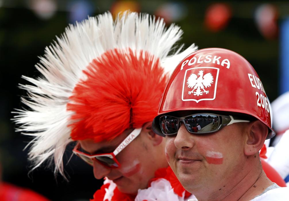 Poland fans arrive for match against Ukraine in Marseille - EURO 2016