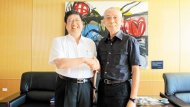 　就是愛台灣　中科管理局長楊文科（左）表示，將全力協助巨大集團董事長劉金標進駐中科，設立全球營運總部。圖/曾麗芳